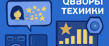 Пейзаж с горным озером, отражающим заснеженные вершины на фоне яркого голубого неба.